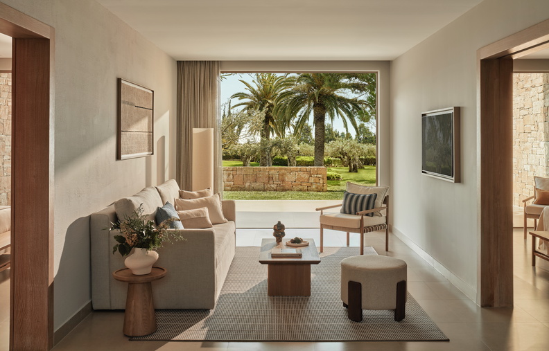Tiara Holidays - Ikos Olivia deluxe two bedroom bungalow suite dnevna soba